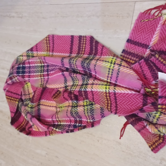 NWT D&Y Softer Than Cashmere Stunning Scarf - Picture 5 of 6